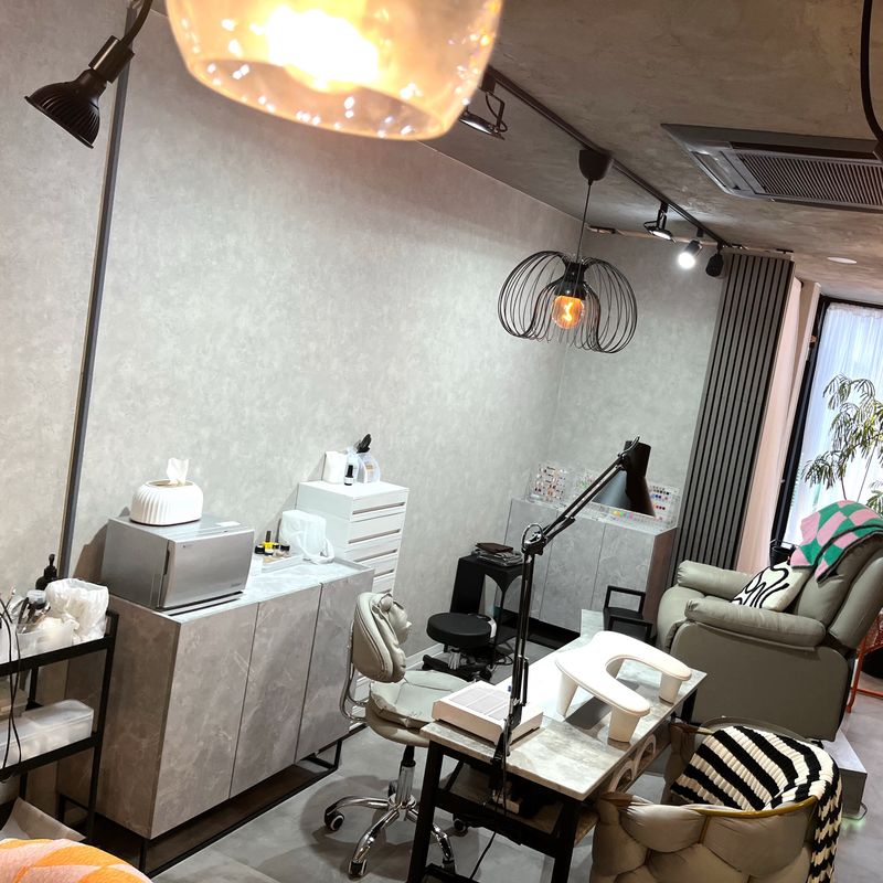 nail salon +La chic..