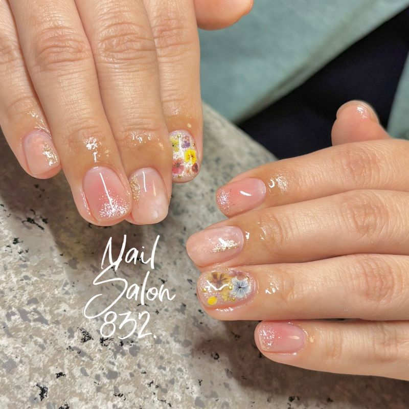 Nail Salon832.
