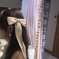 white_bow
