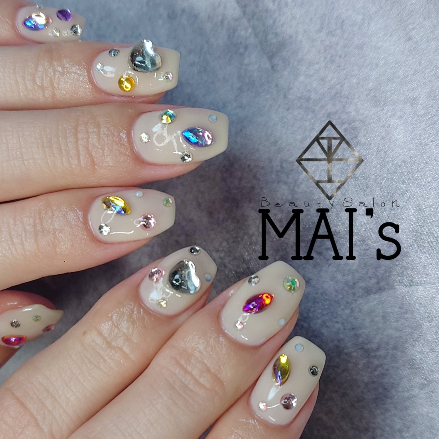 mais_nail.e
