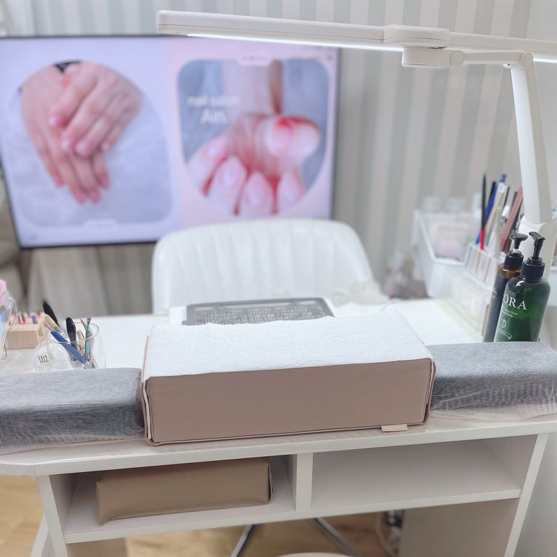 nail salon Ain.