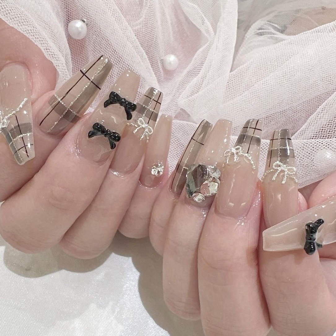Aila_Nails