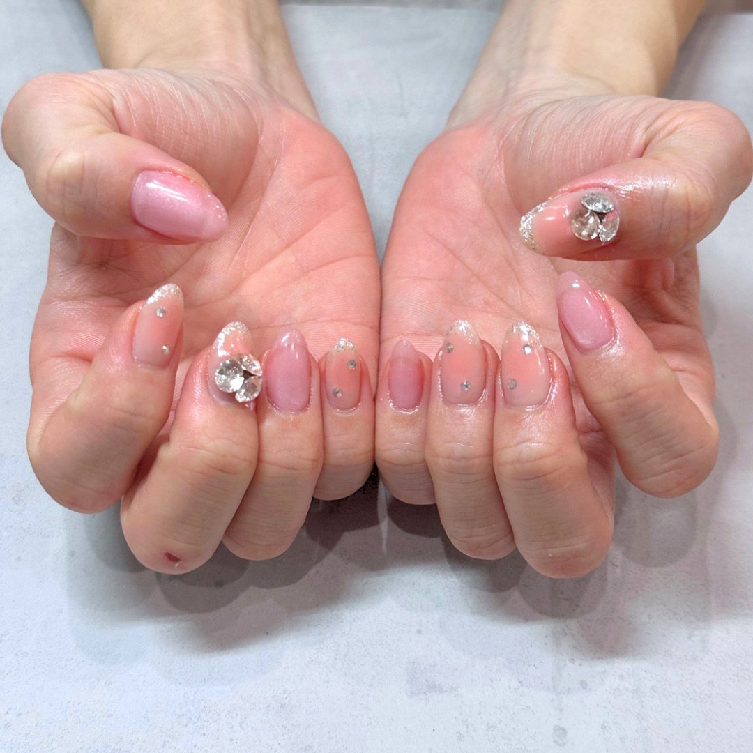 MaviePrivateNailSaln