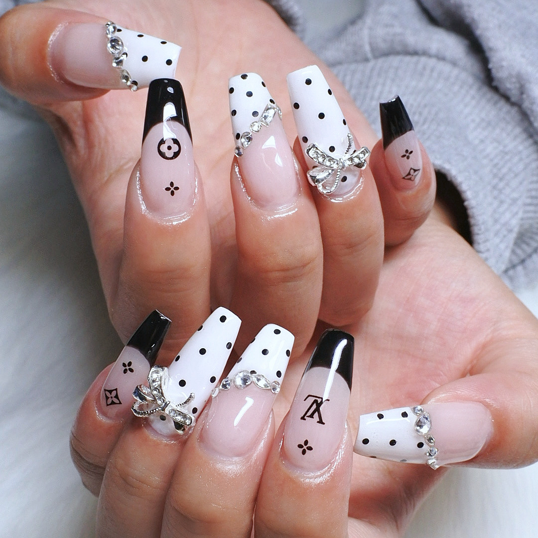 Ravahlia_nails