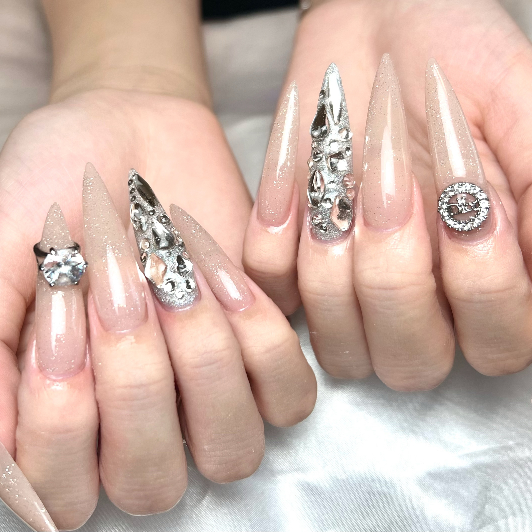 Nails_Loa