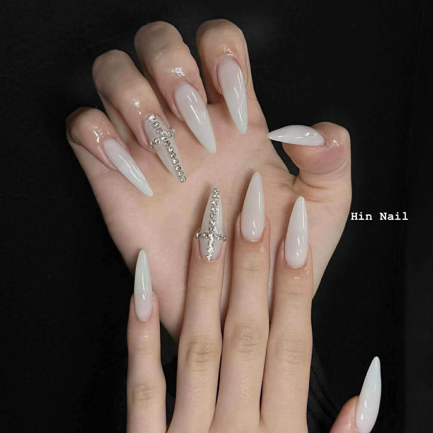 hin_nails
