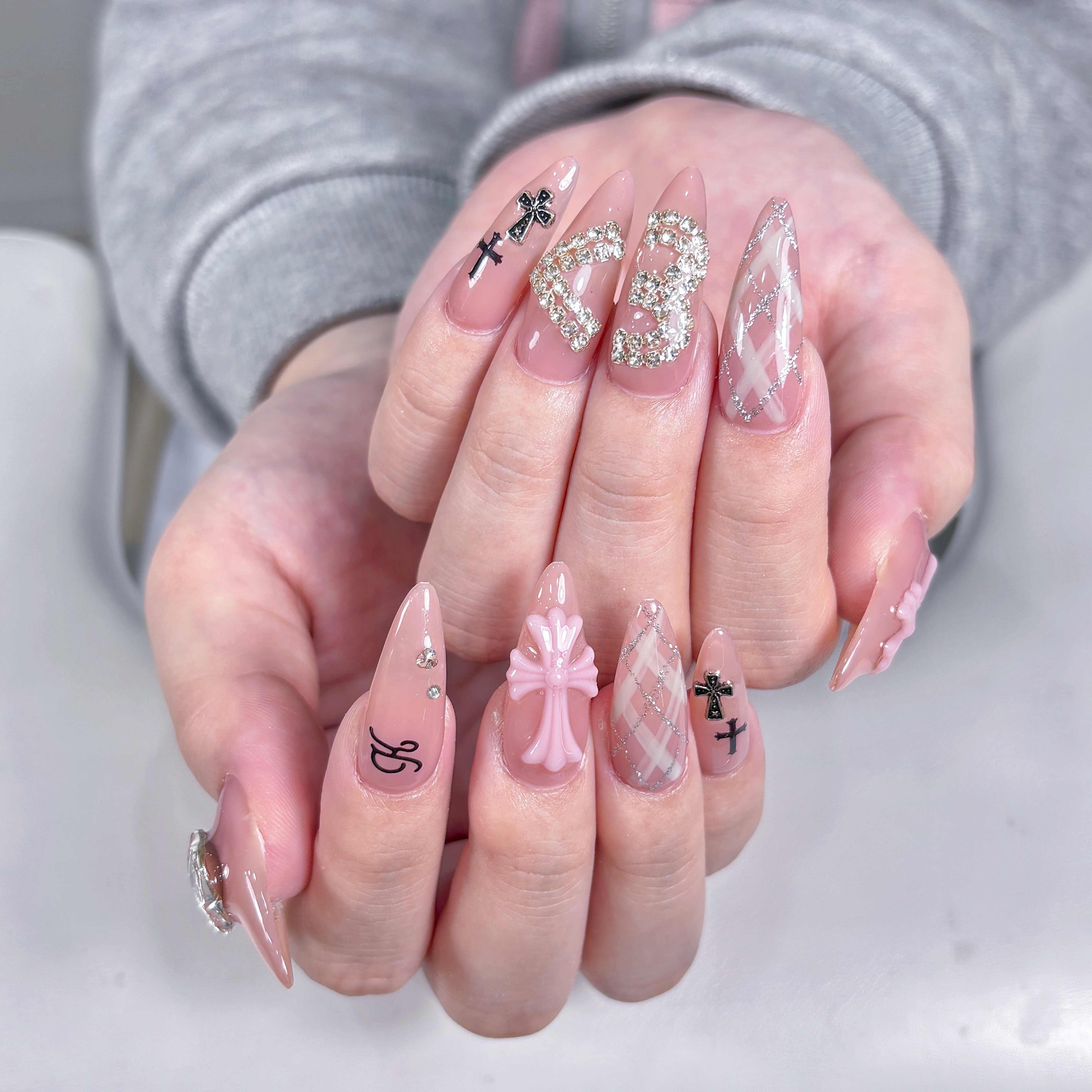 QUEENS_NAIL_STUDIO