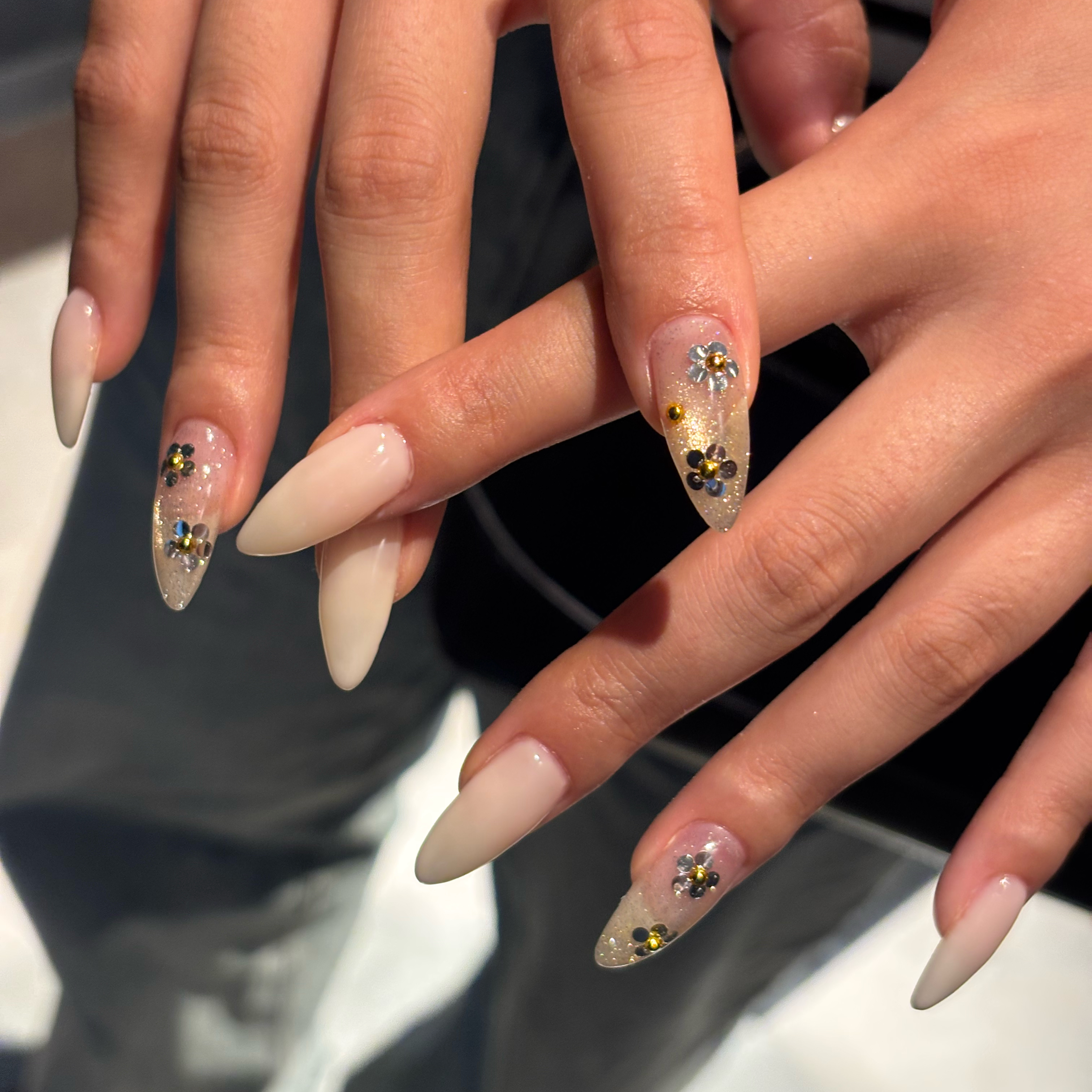 Nail_ayata