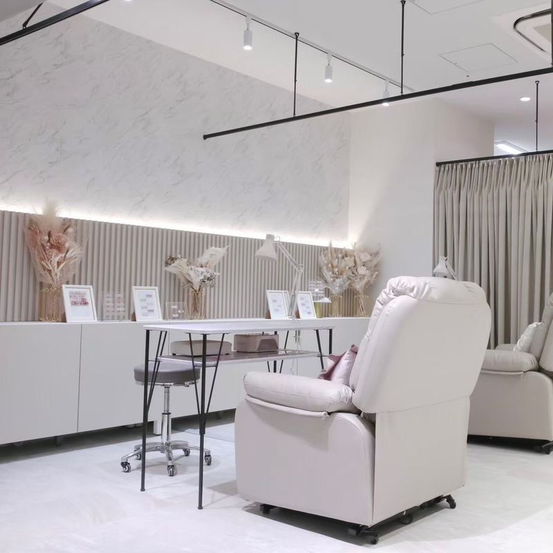 ネイルサロン　Lovin　なんばスカイオ店