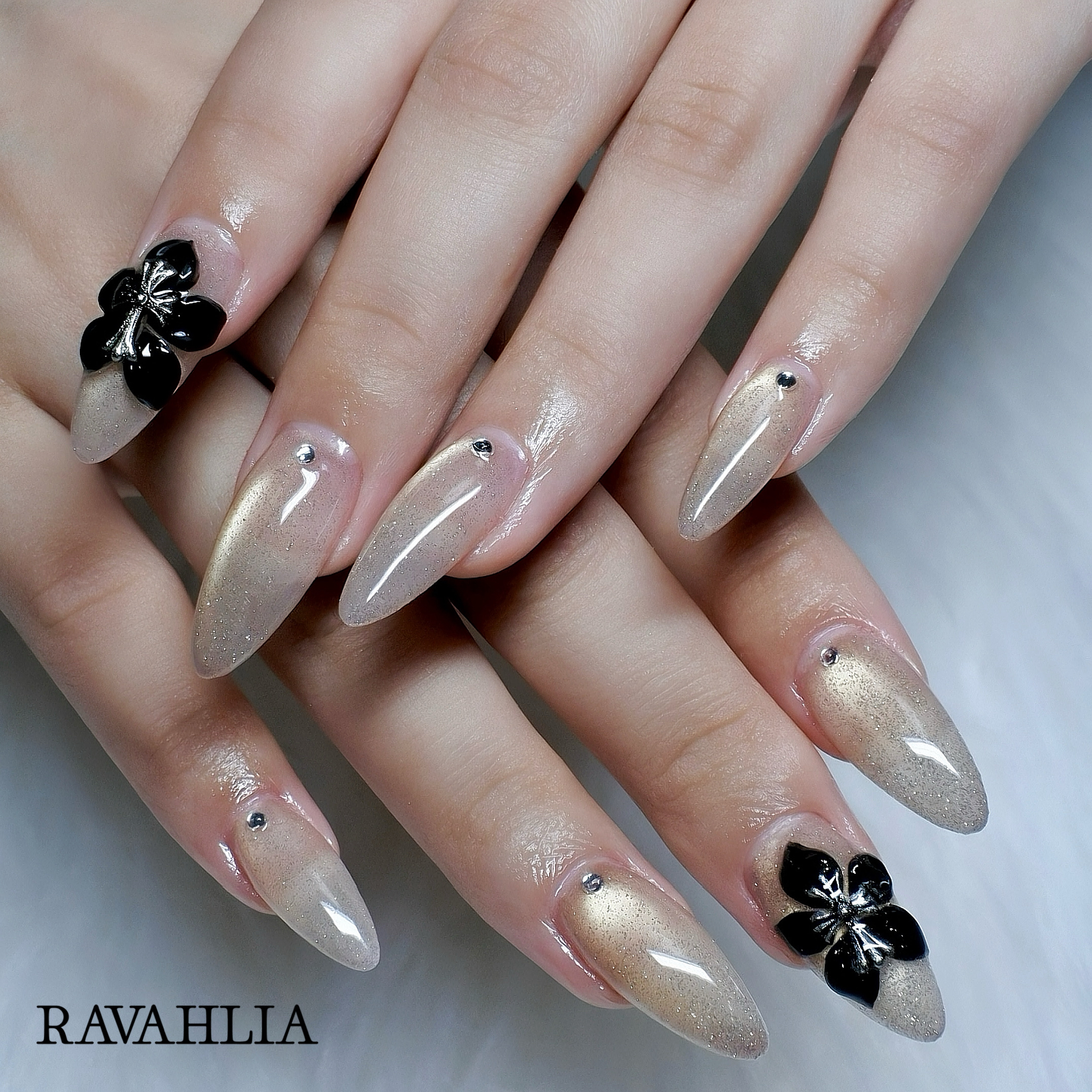 Ravahlia_nails