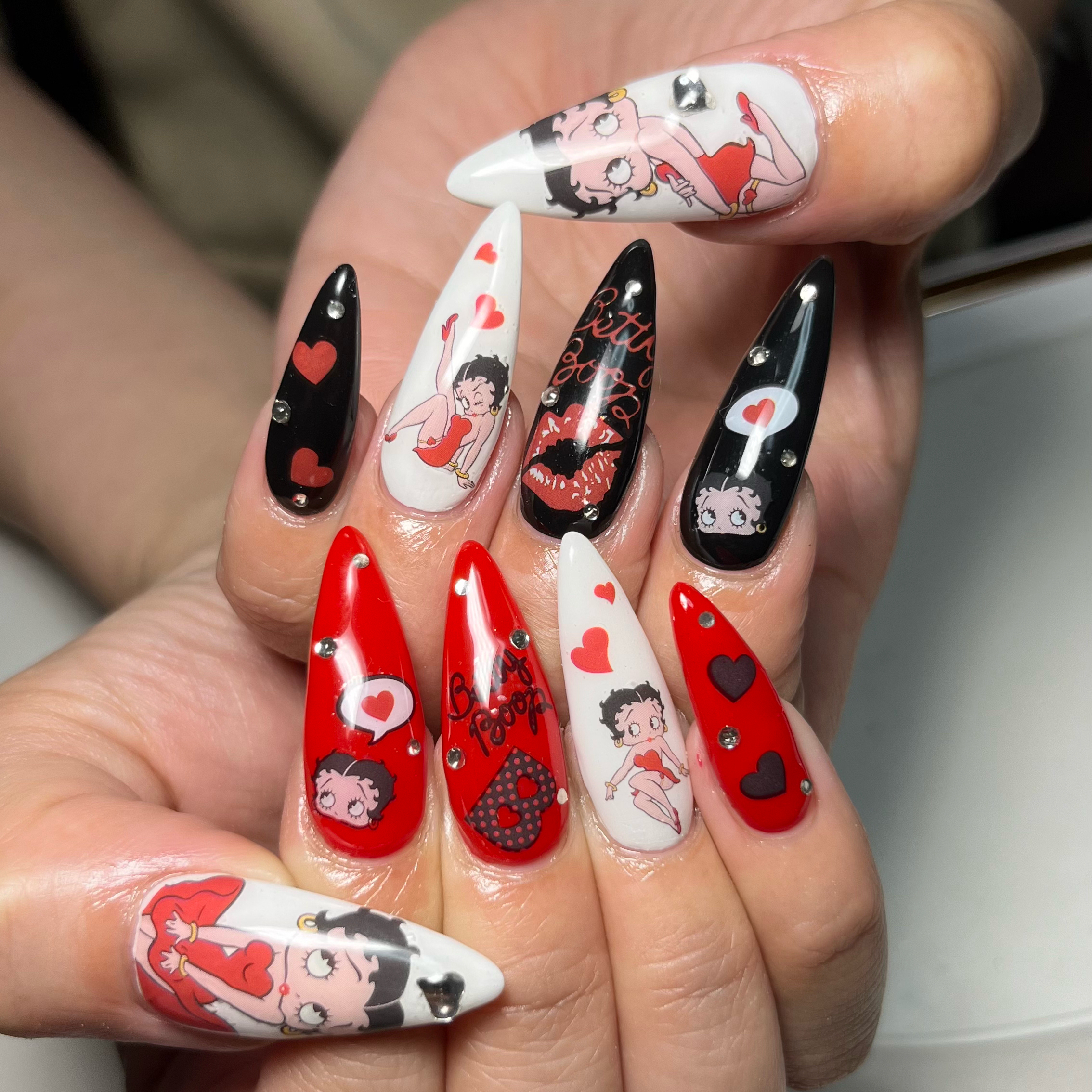 NailSalon_Amulet