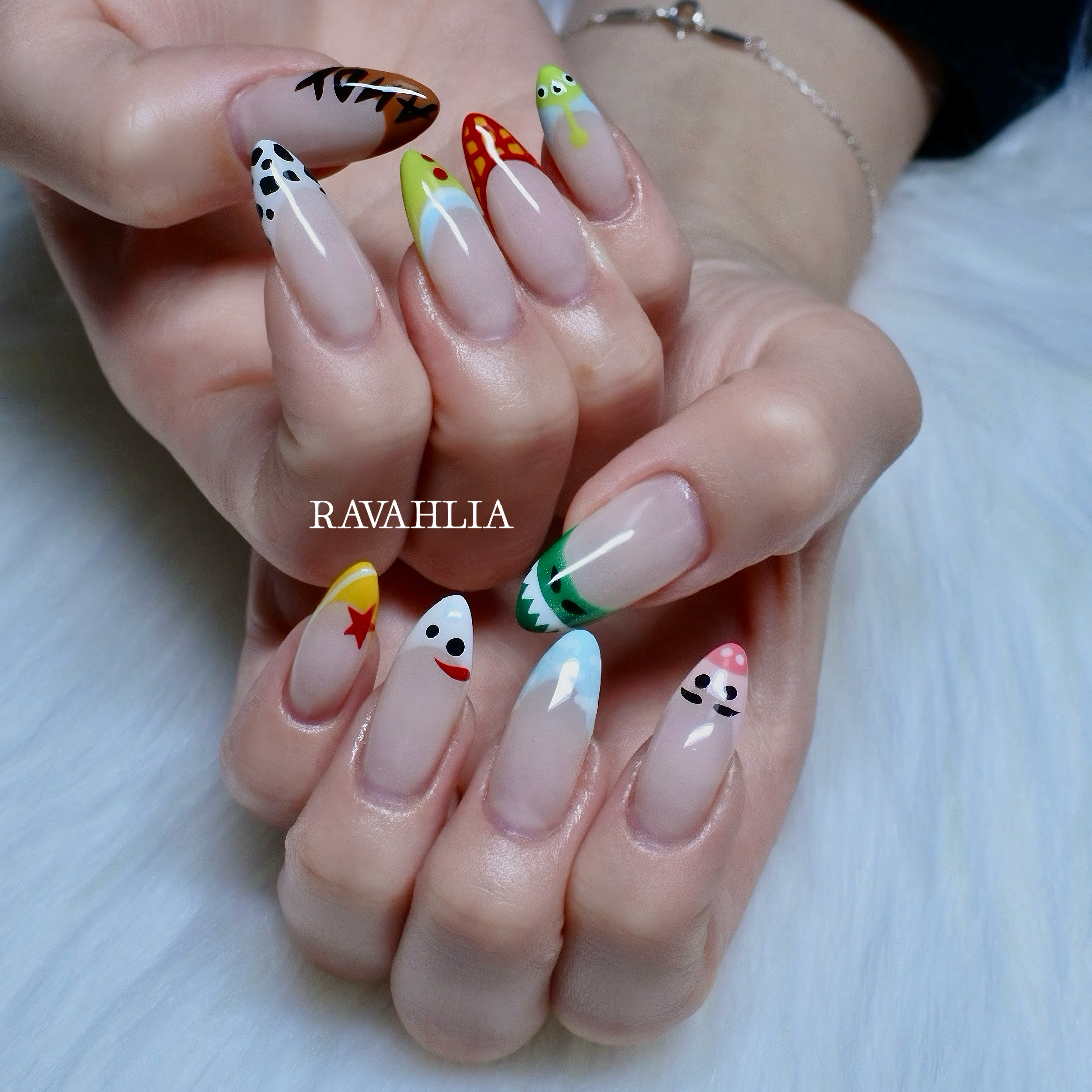 Ravahlia_nails