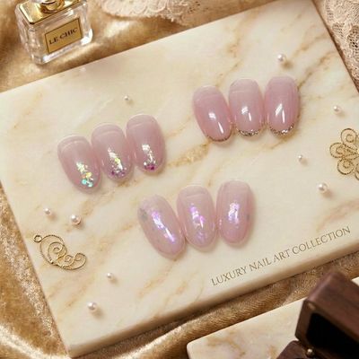 上品さりげないキラキラ✨ネイル