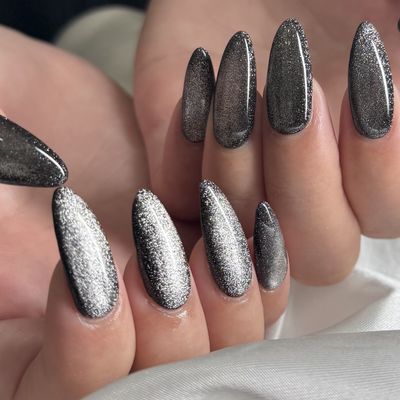 【今季のトレンドカラーもご用意♪】マグネットネイル ¥7000