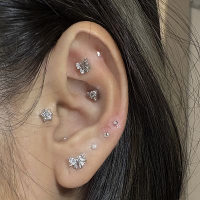 耳ツボジュエリー👂両耳12粒まで💎
ネイルとセットで500円オフ✨