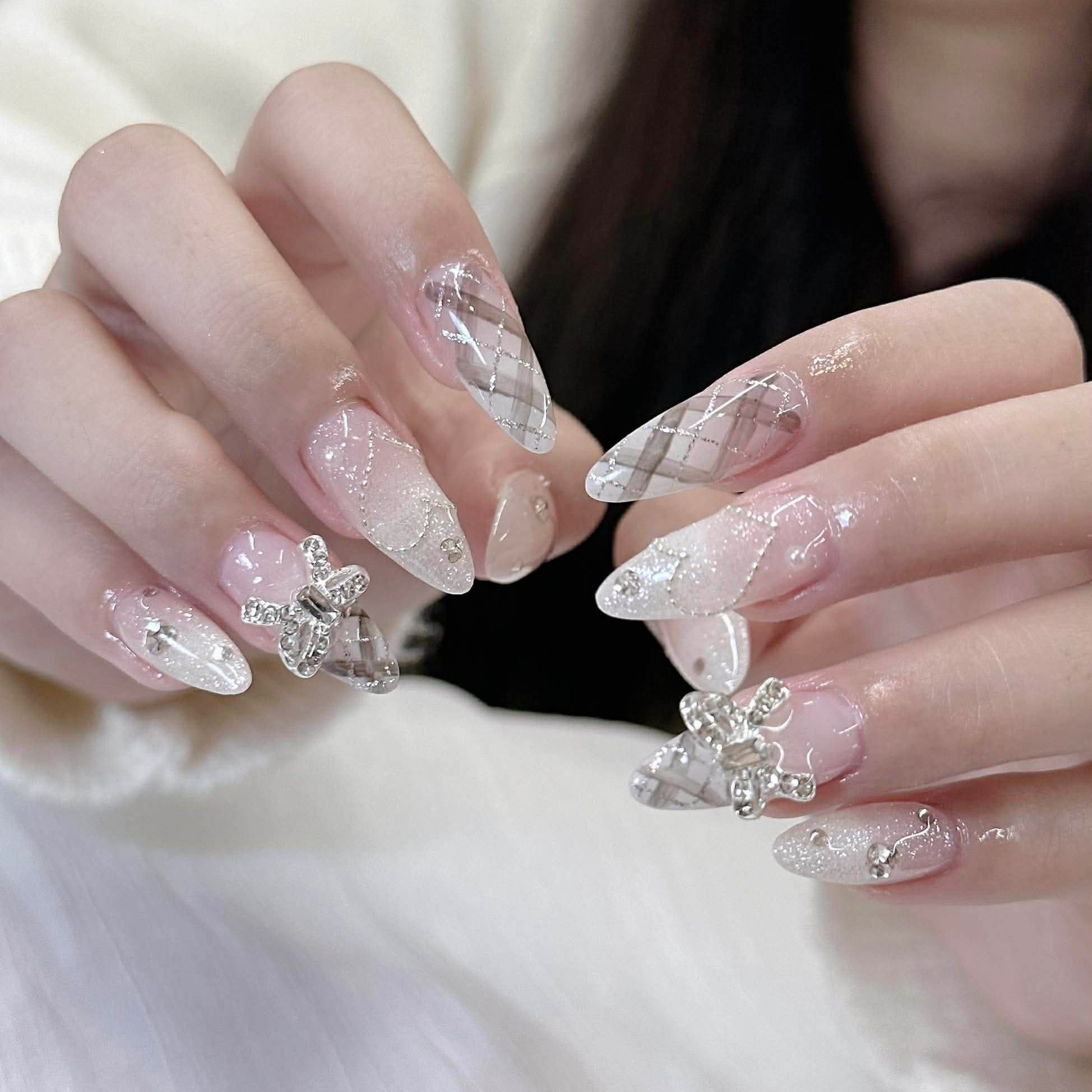 LUNA_Nails