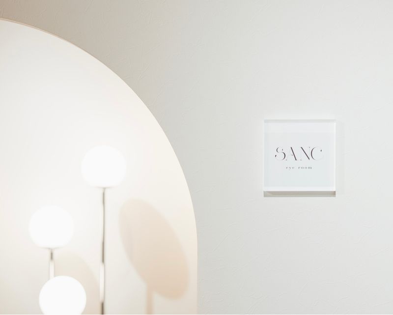 SANC. eye room