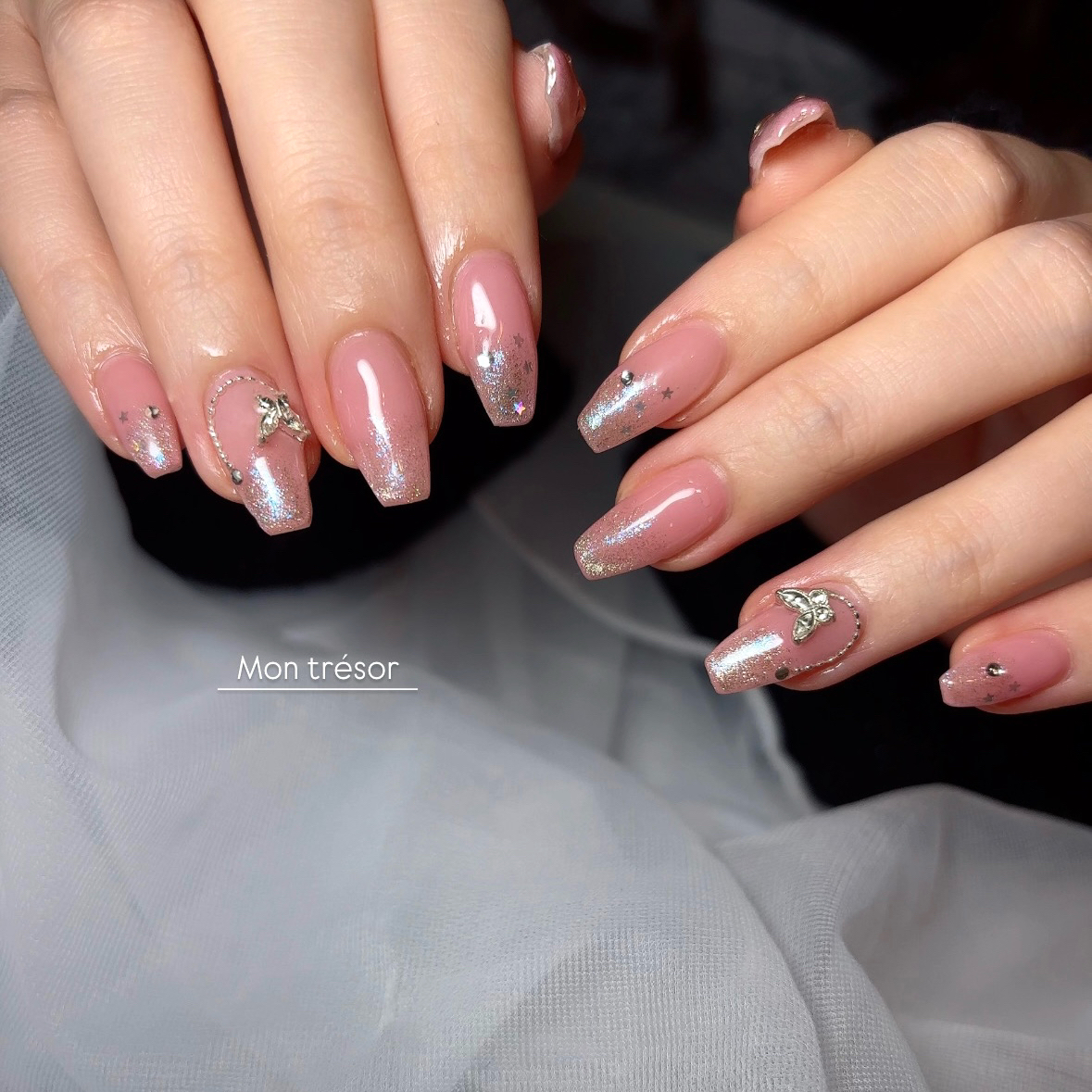 nail_salon_nuit