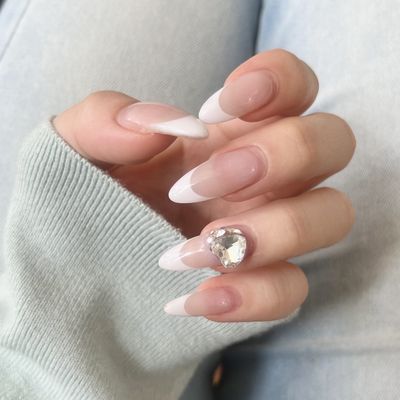 エアブラシでつくる美爪【フレンチネイル】