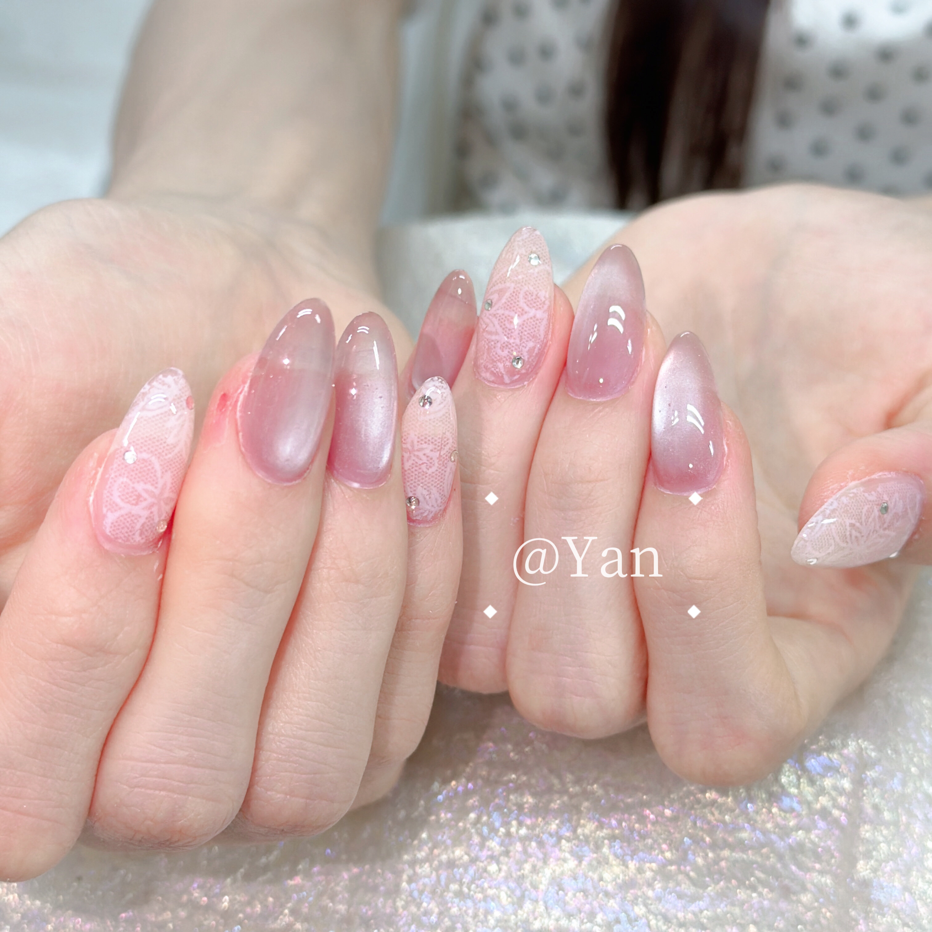 Queens_ruka