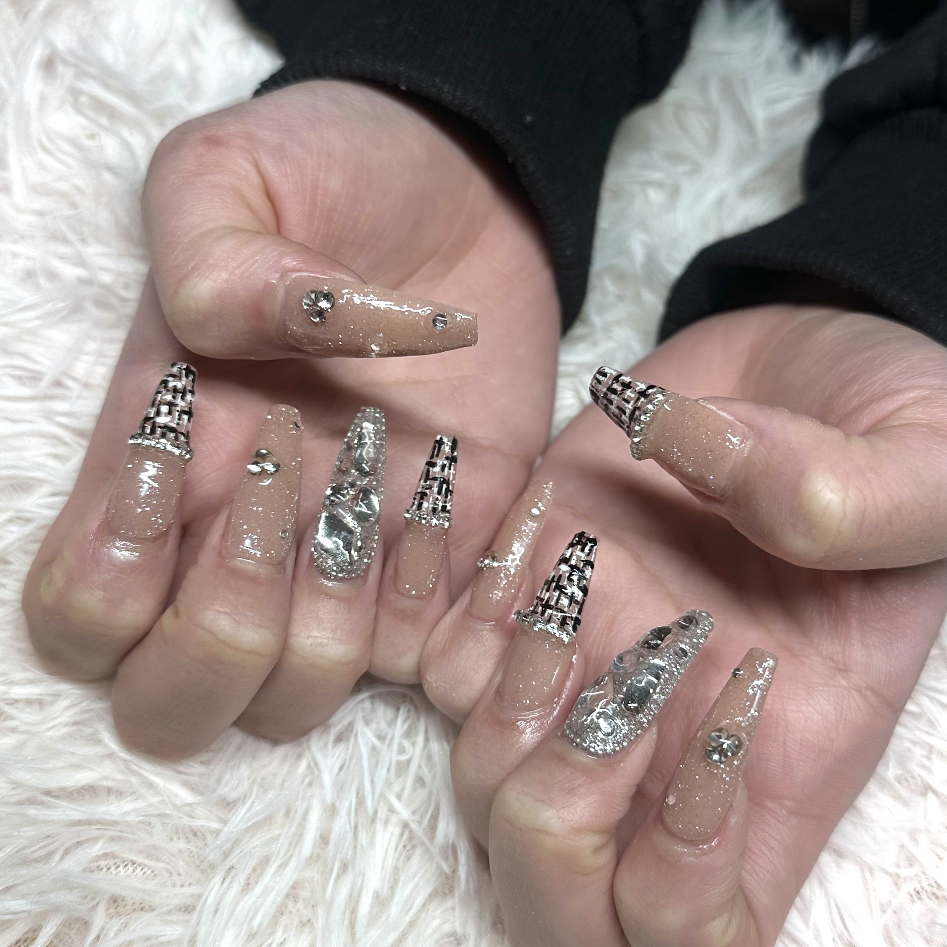 llai_nail