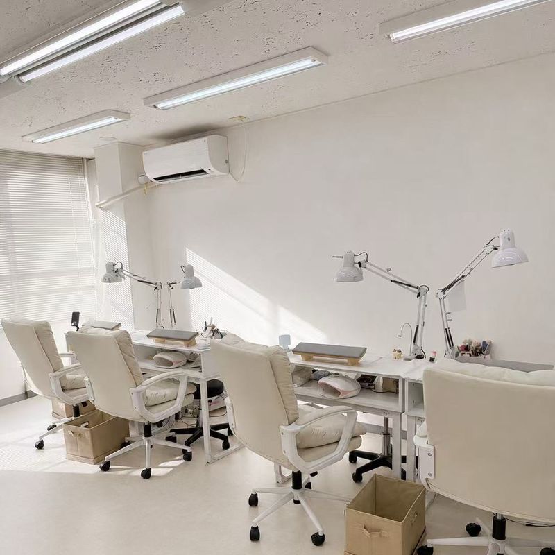 Amori nail salon