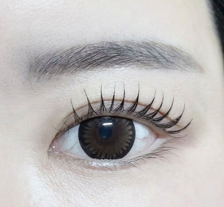 mona.eyelash