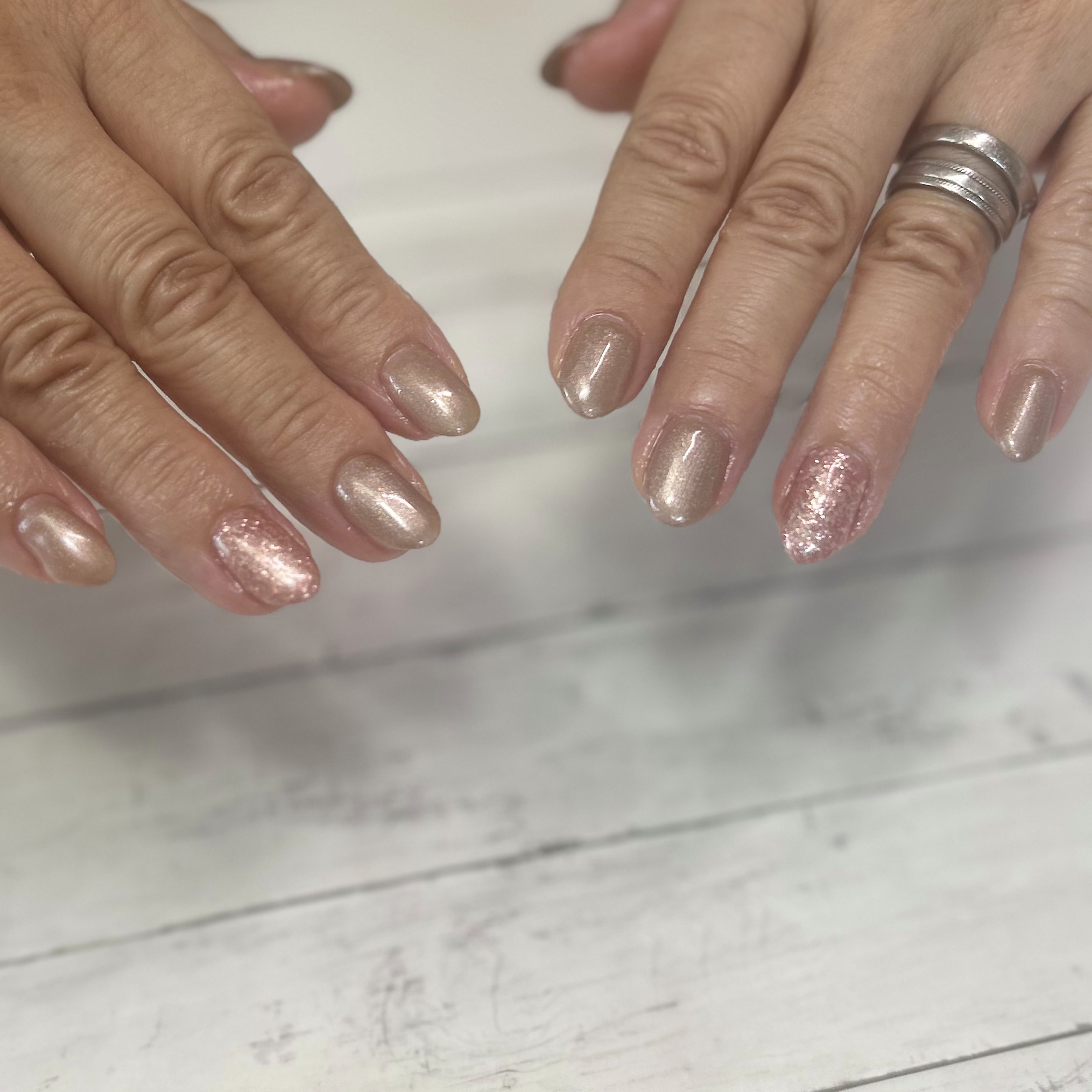 Silver.nails.room