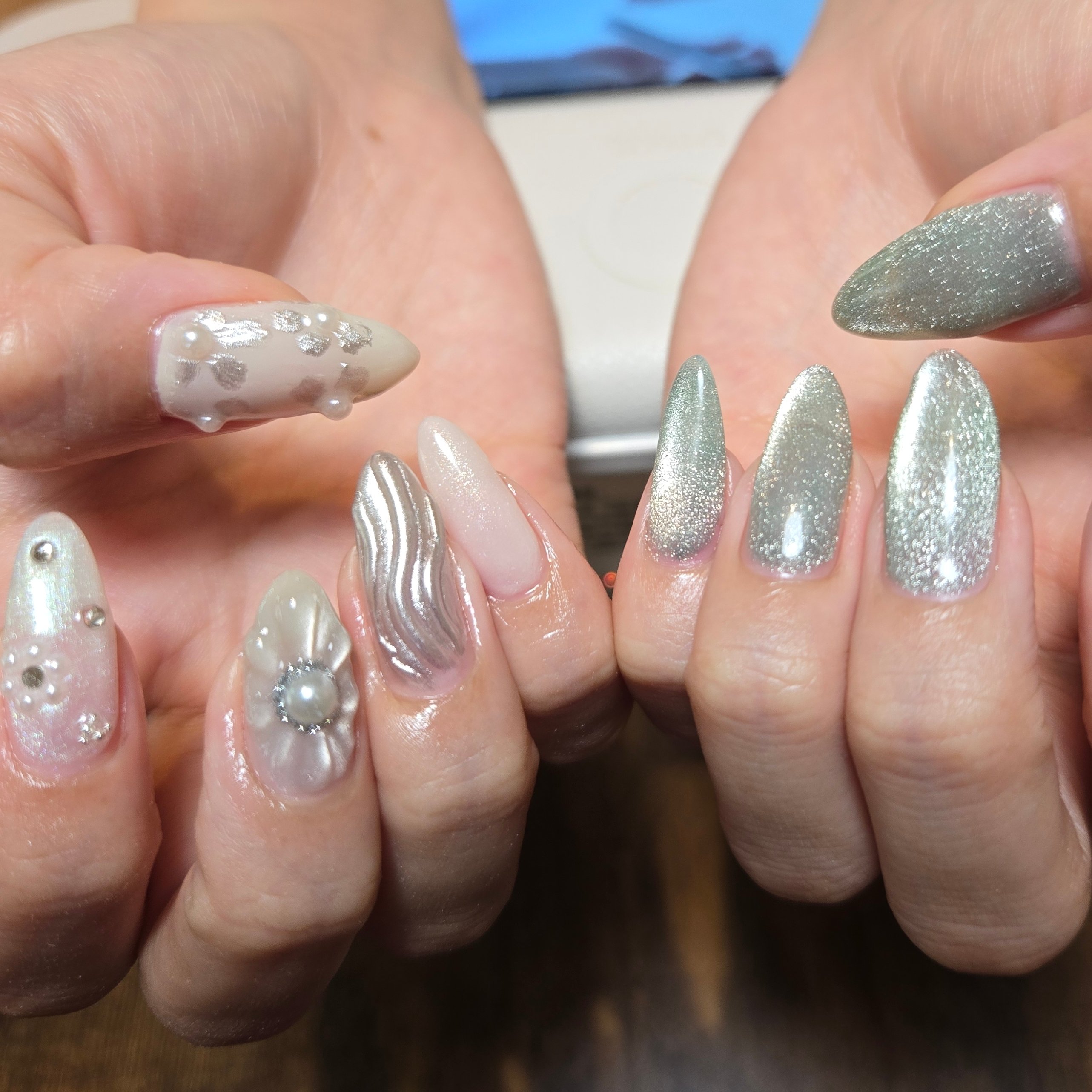 emust.nail