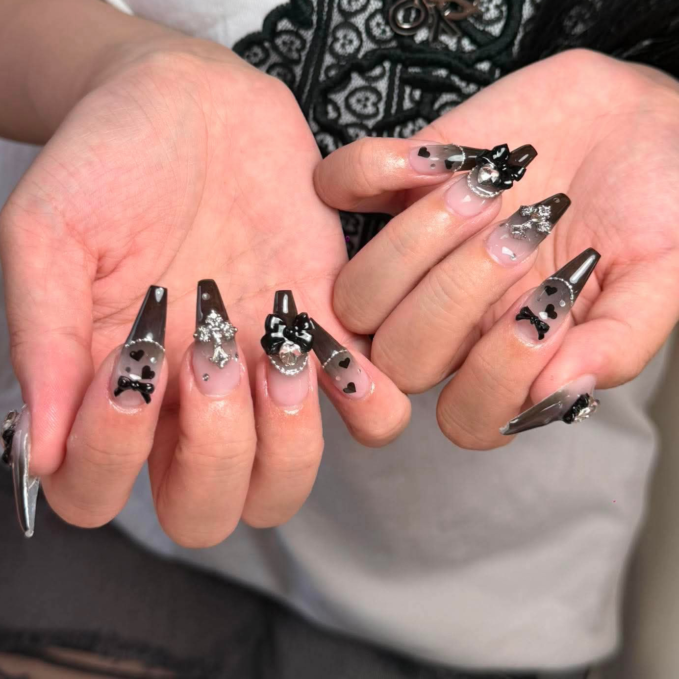 LUNA_Nails
