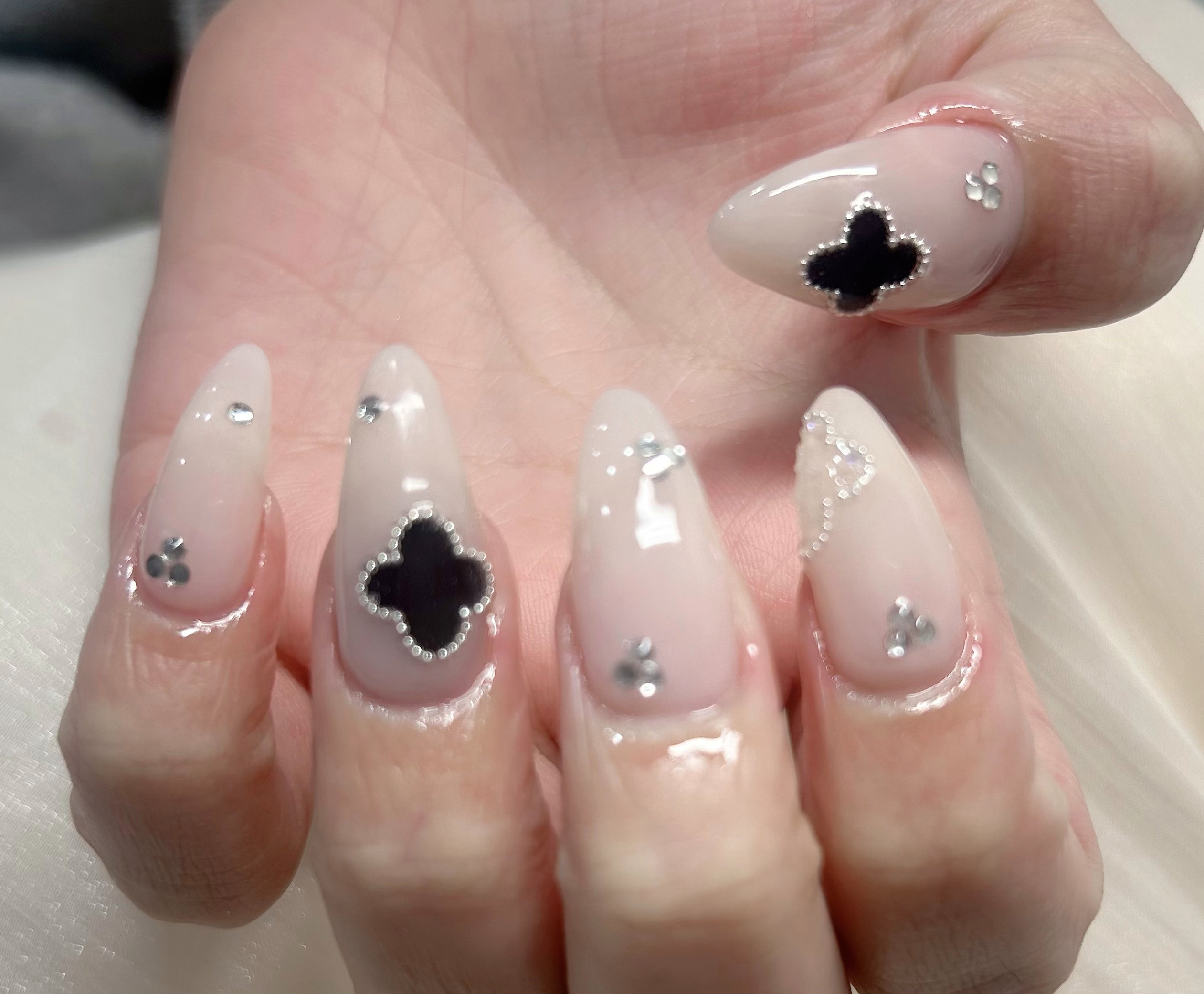 KINNAILSALON