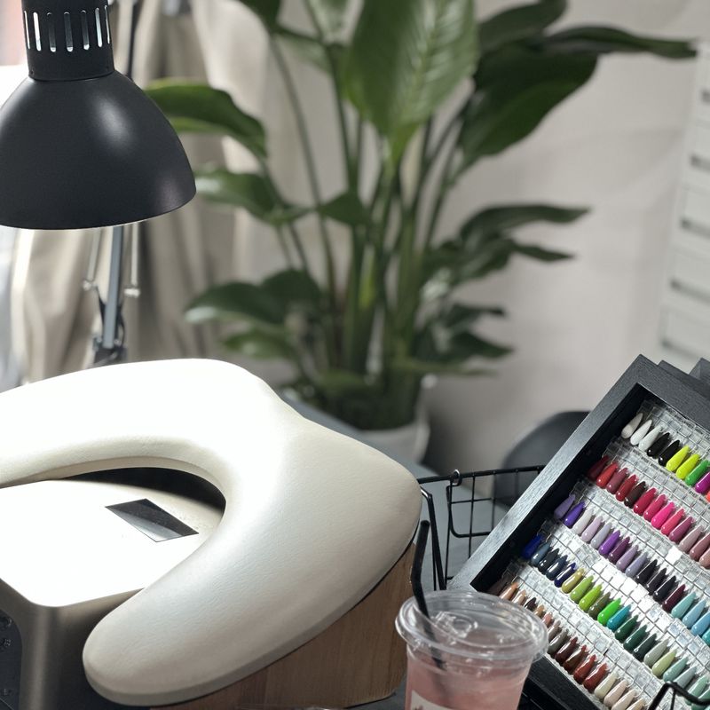 nail salon On