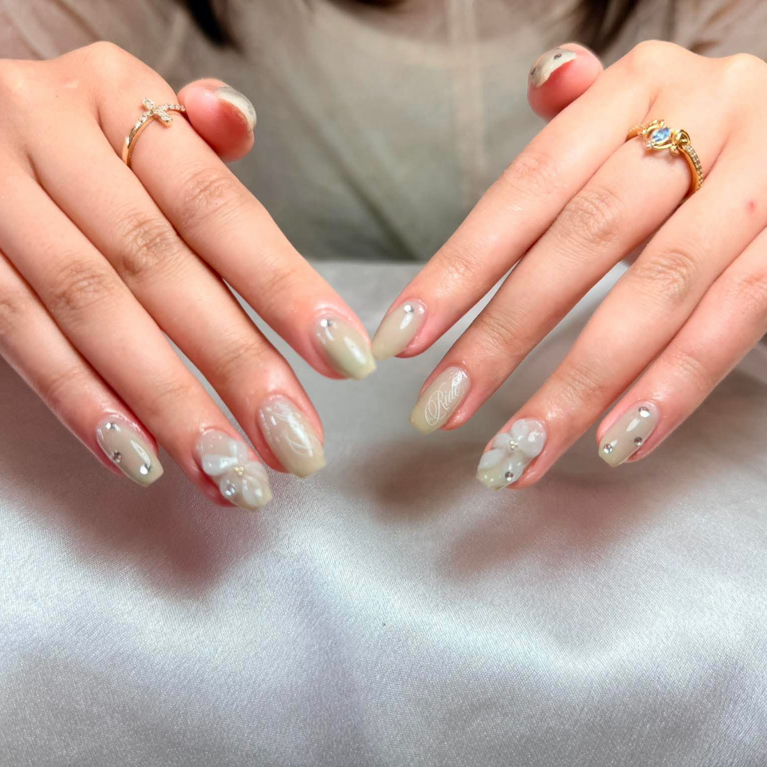 LUNA_Nails
