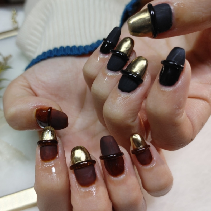 m_ye..nail