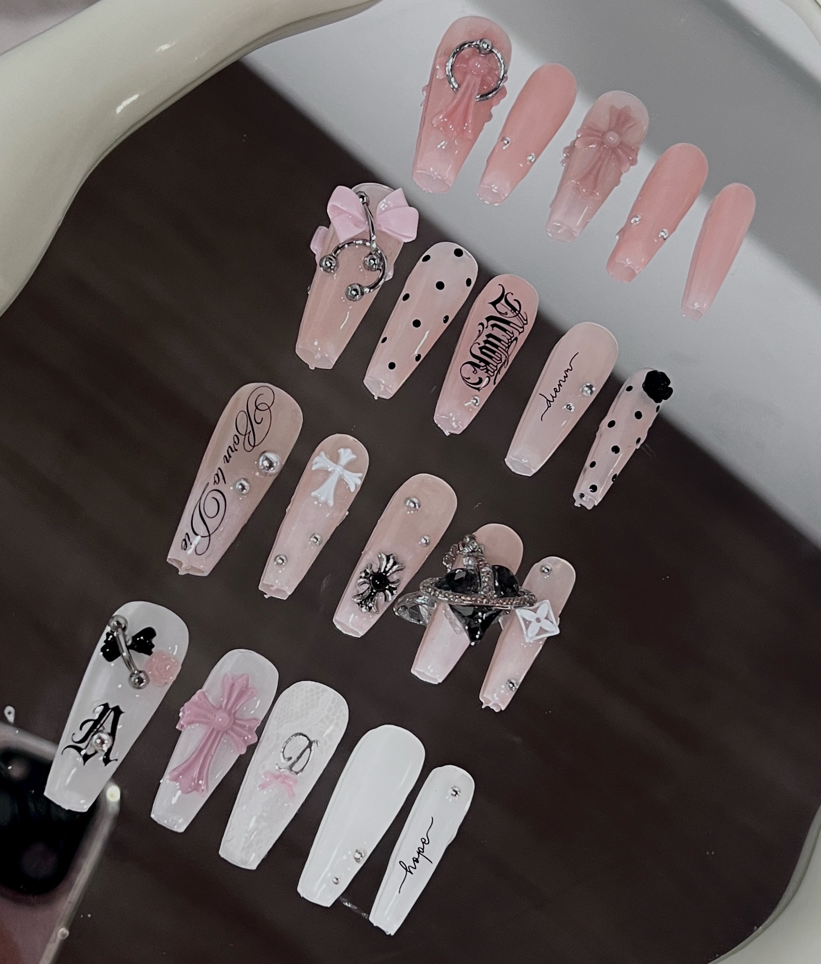 DAISY_NAIL_RISA