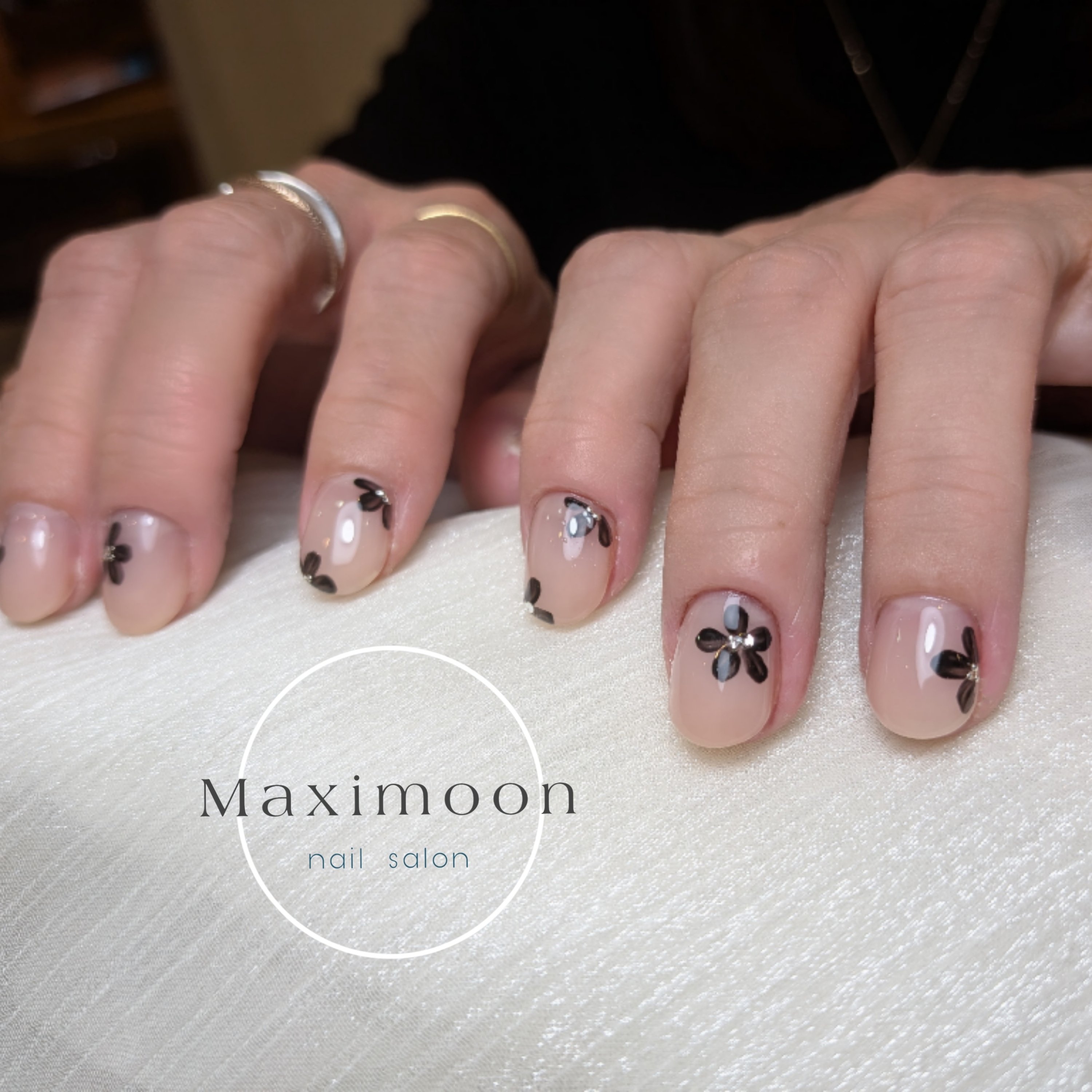 Maximoon_momo