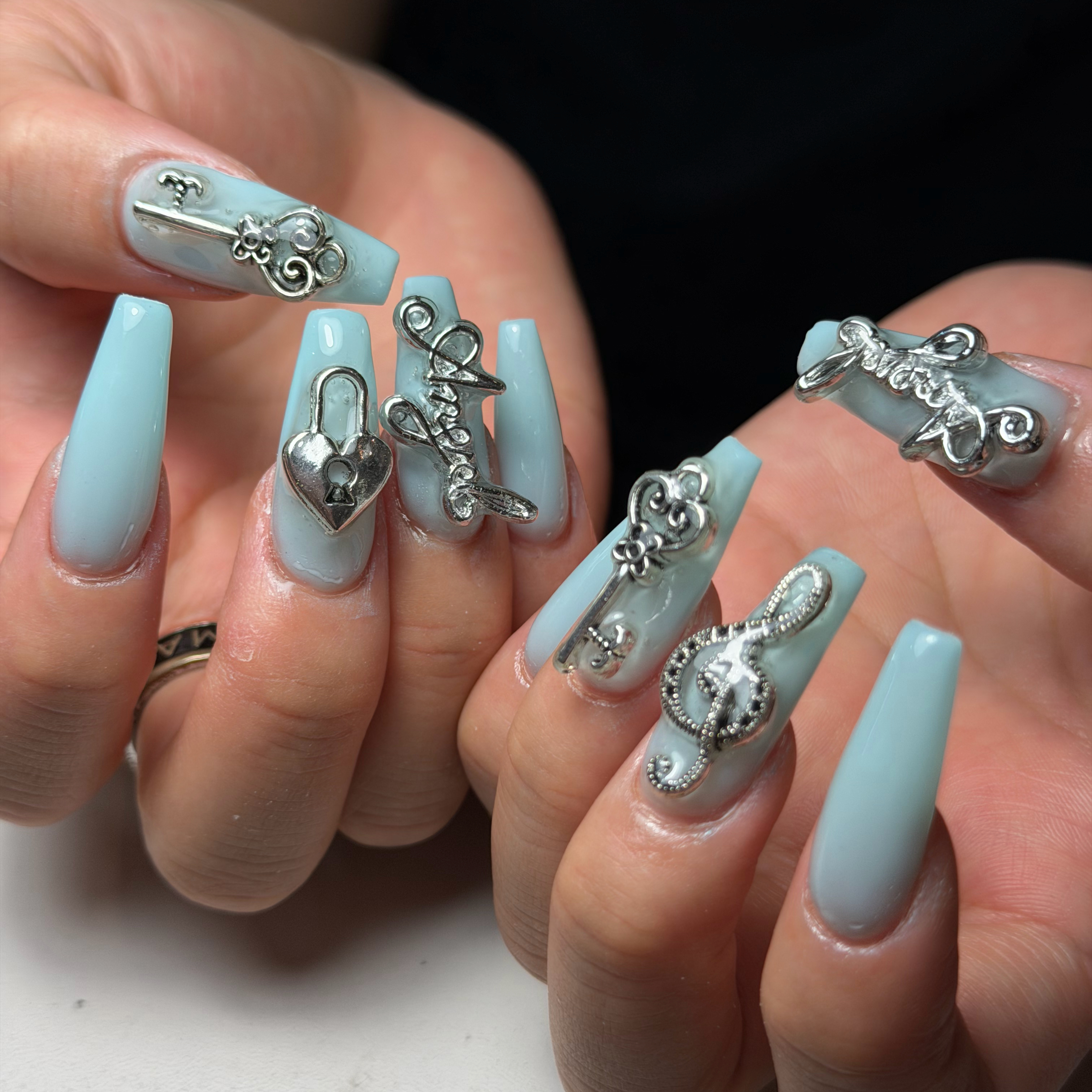 CoMo_Ana_Nail