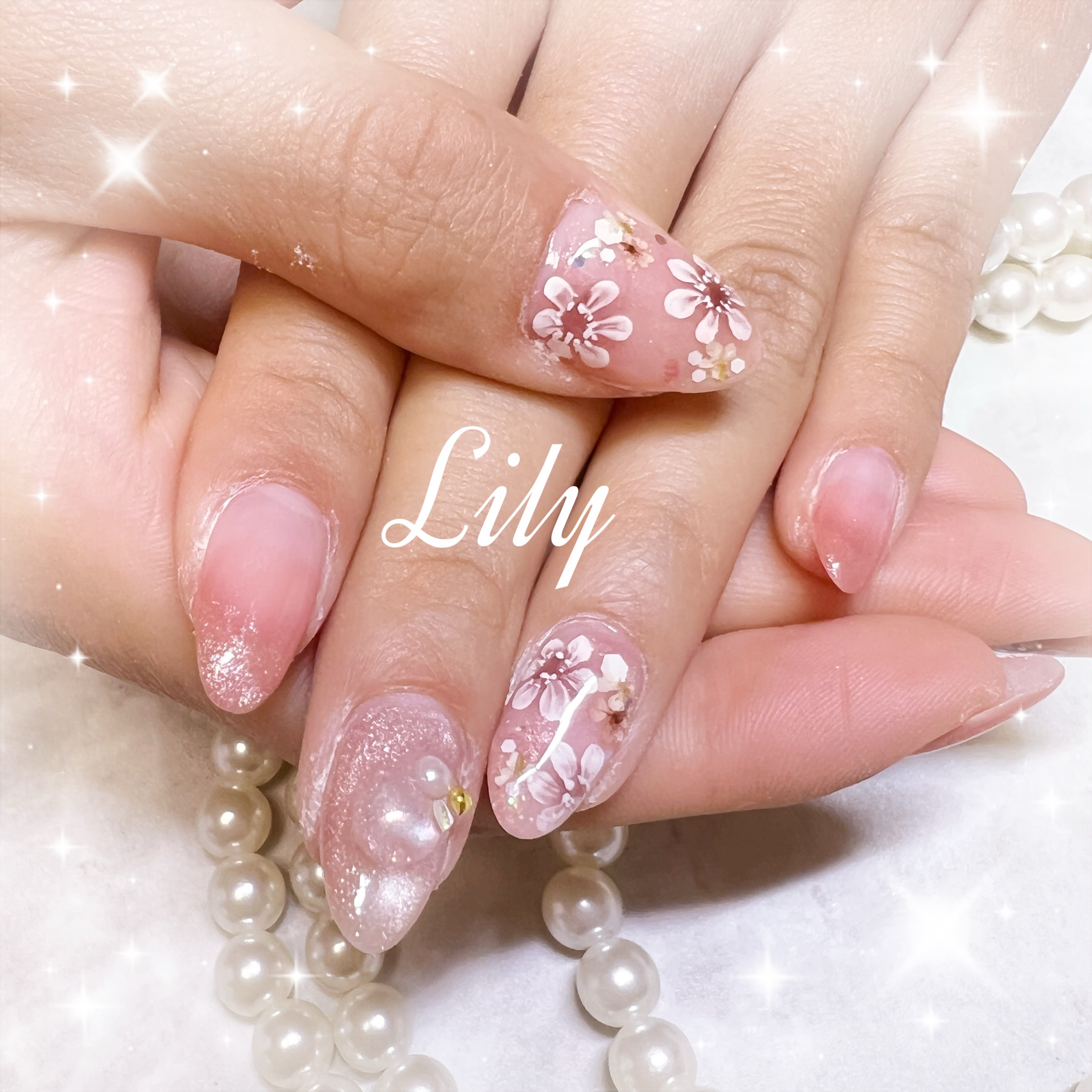 Lily.nail