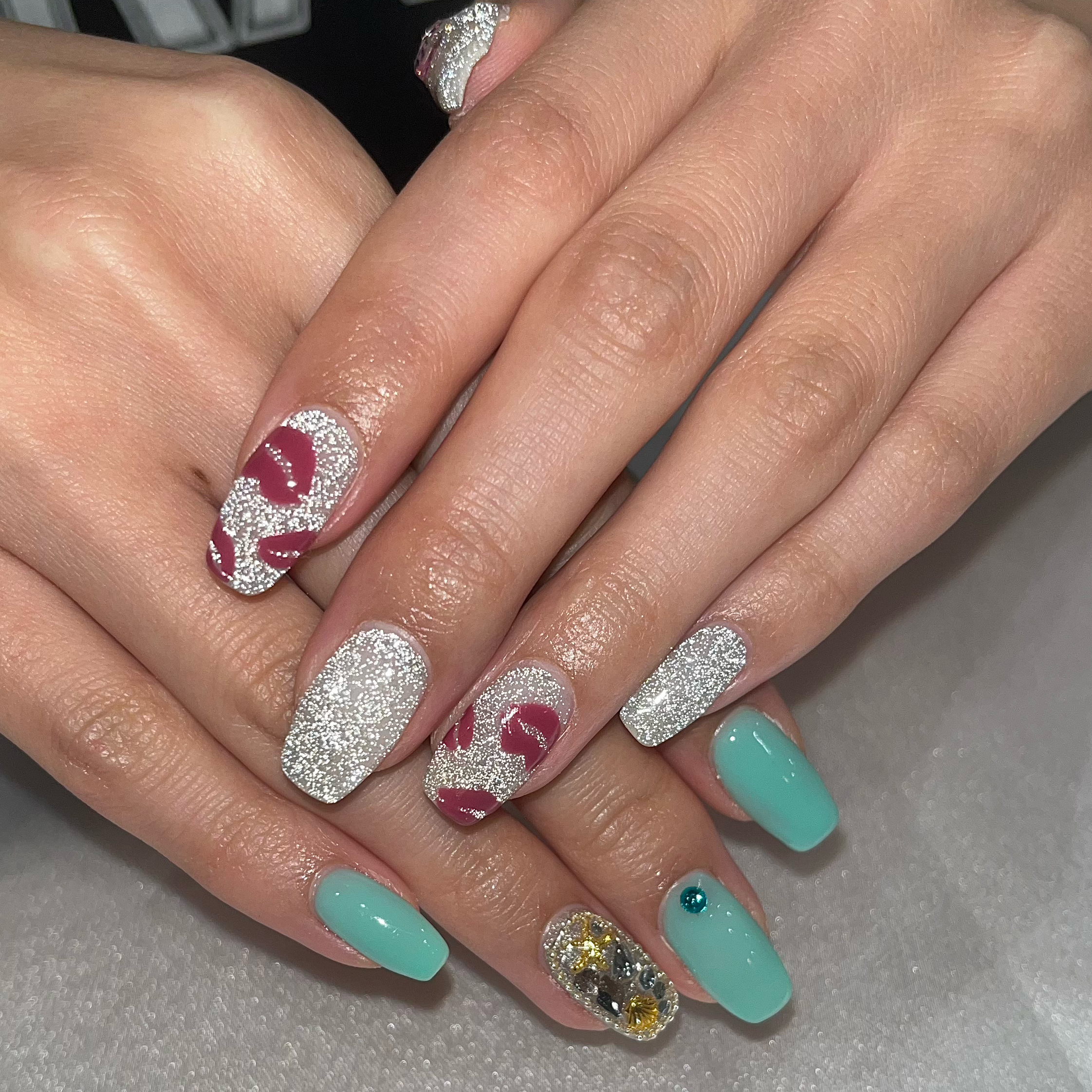 IRIS.nail