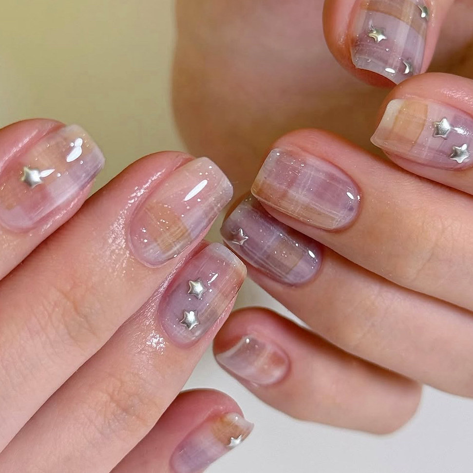minimus._.nails