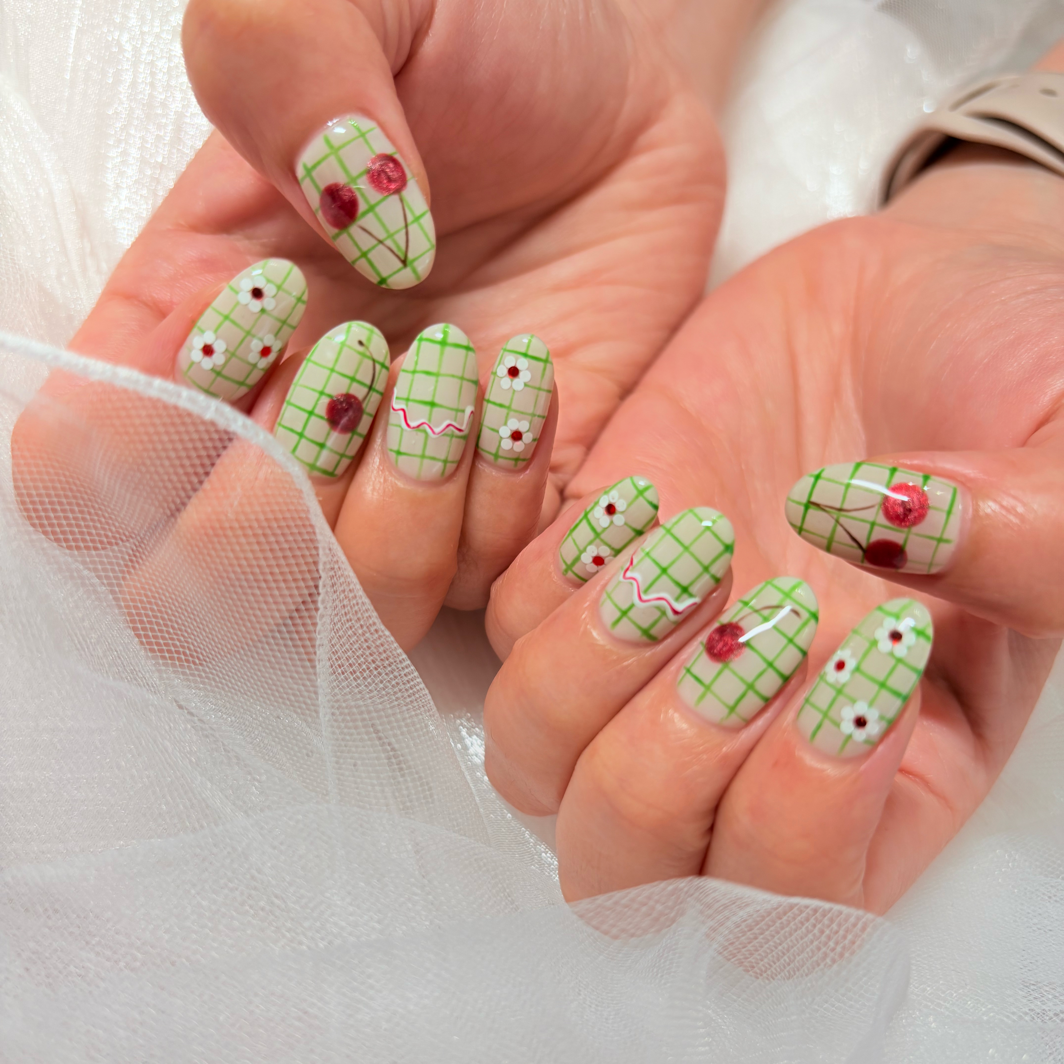 Tulip.nail.eye
