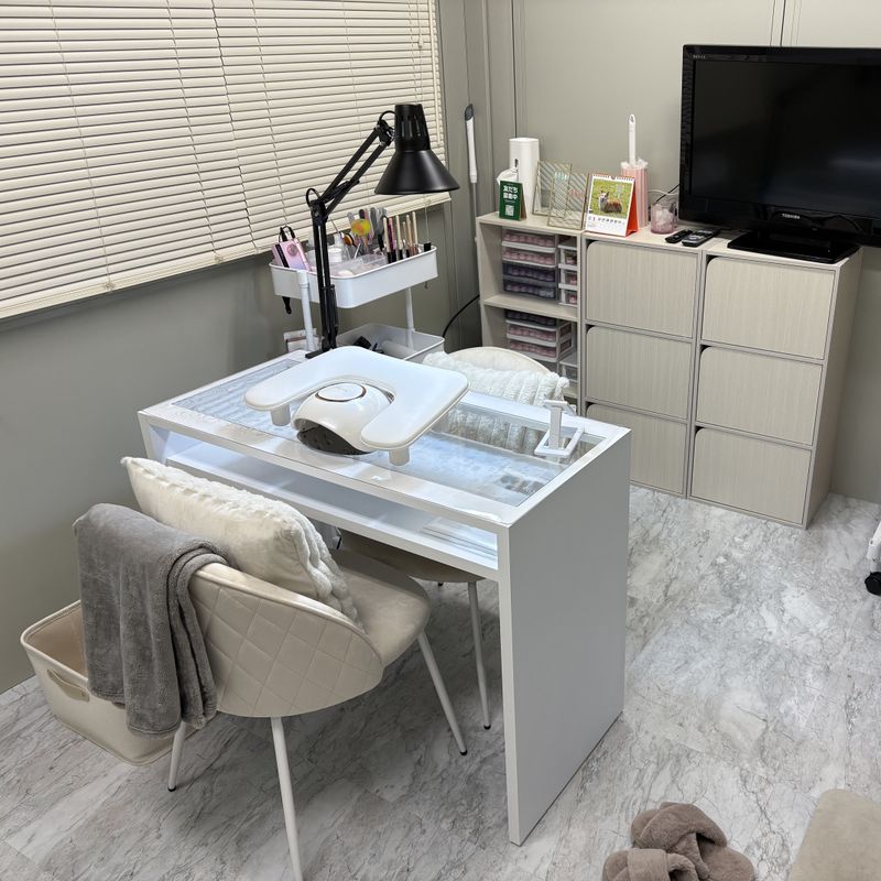 private nail salon Kapirina