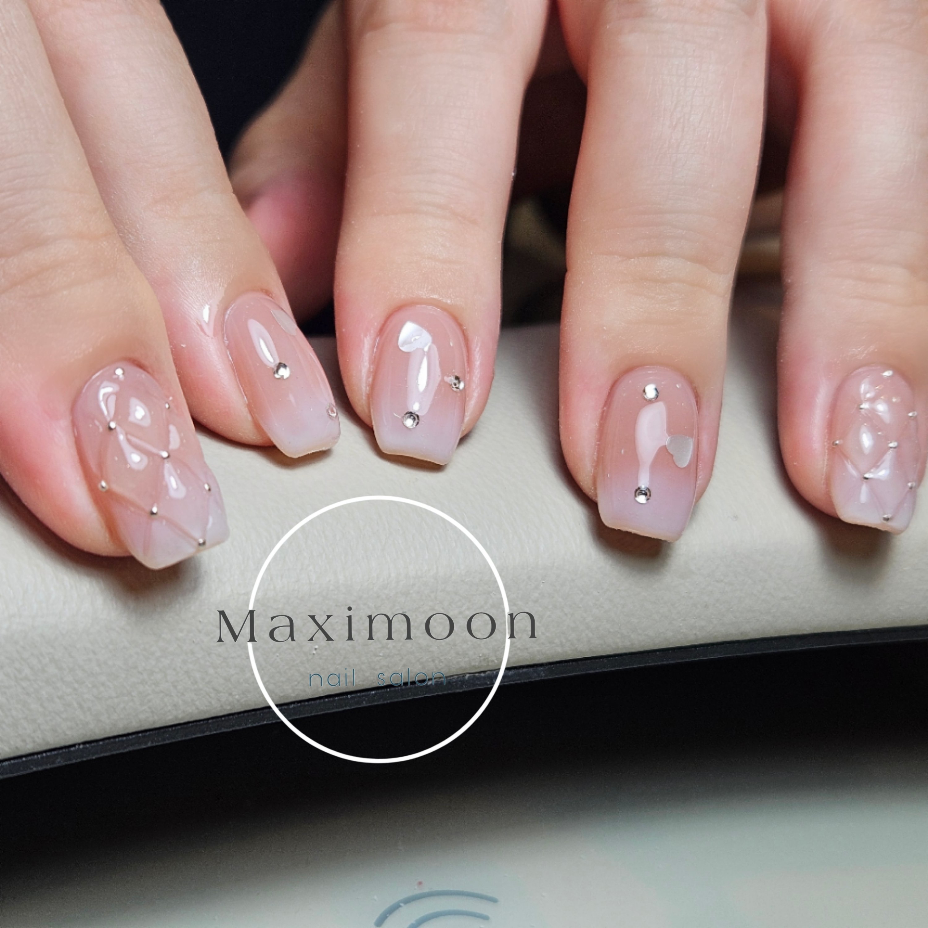 Maximoon_momo