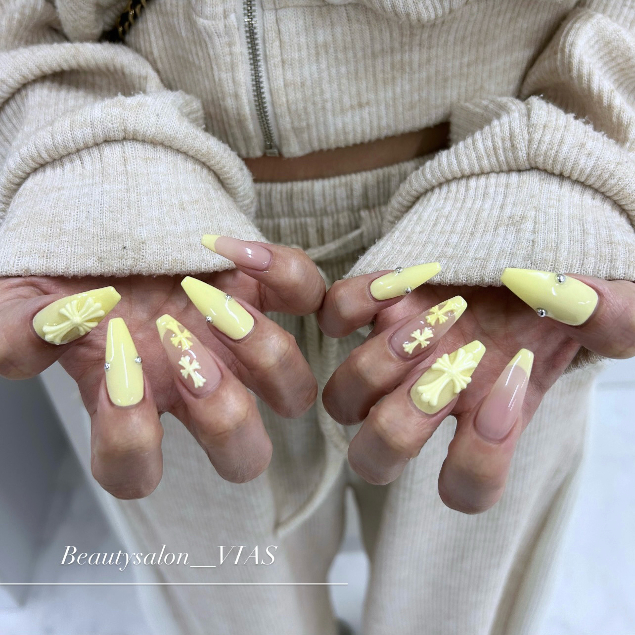 VIAS__nail