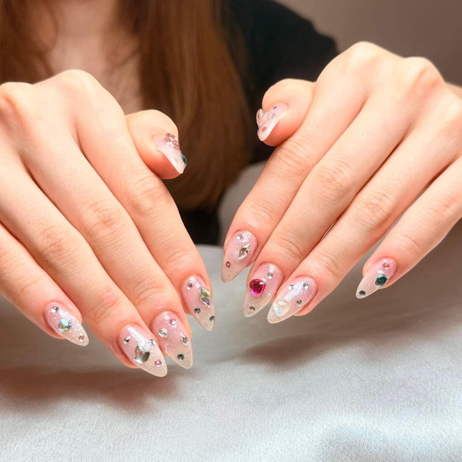LUNA_Nails