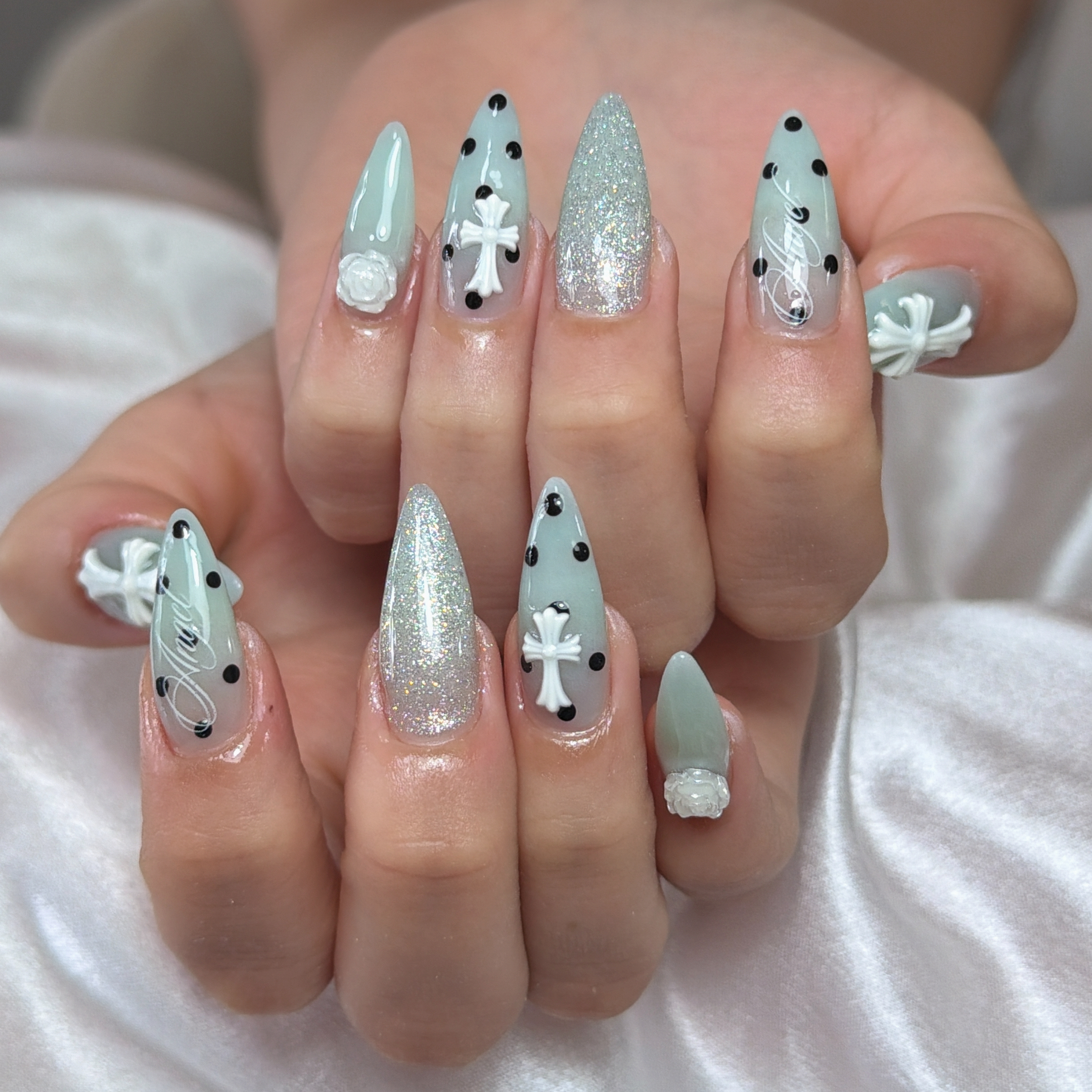 LUNA_Nails