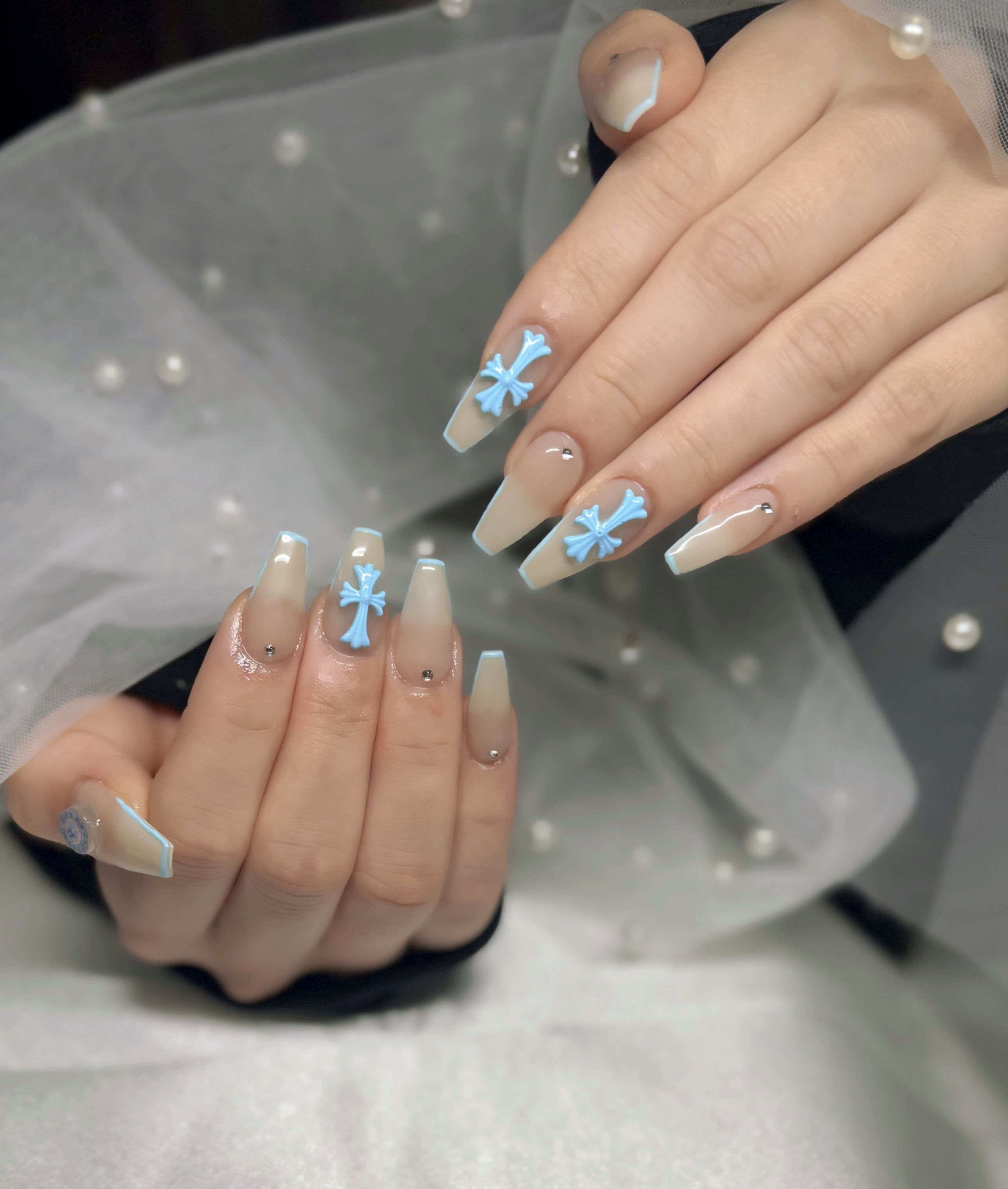 Anela_nail.