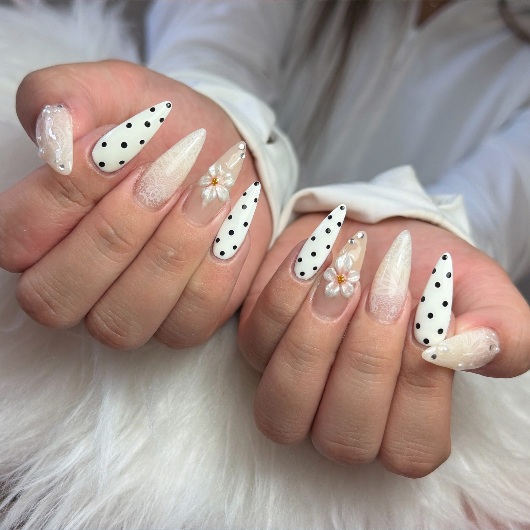 LUNA_Nails