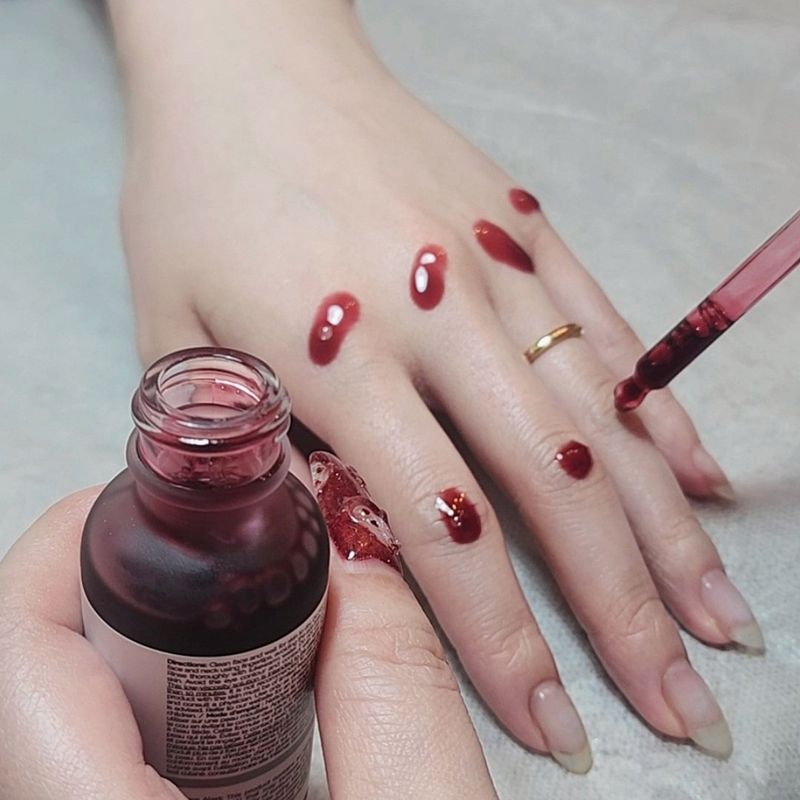 Ver Nails.