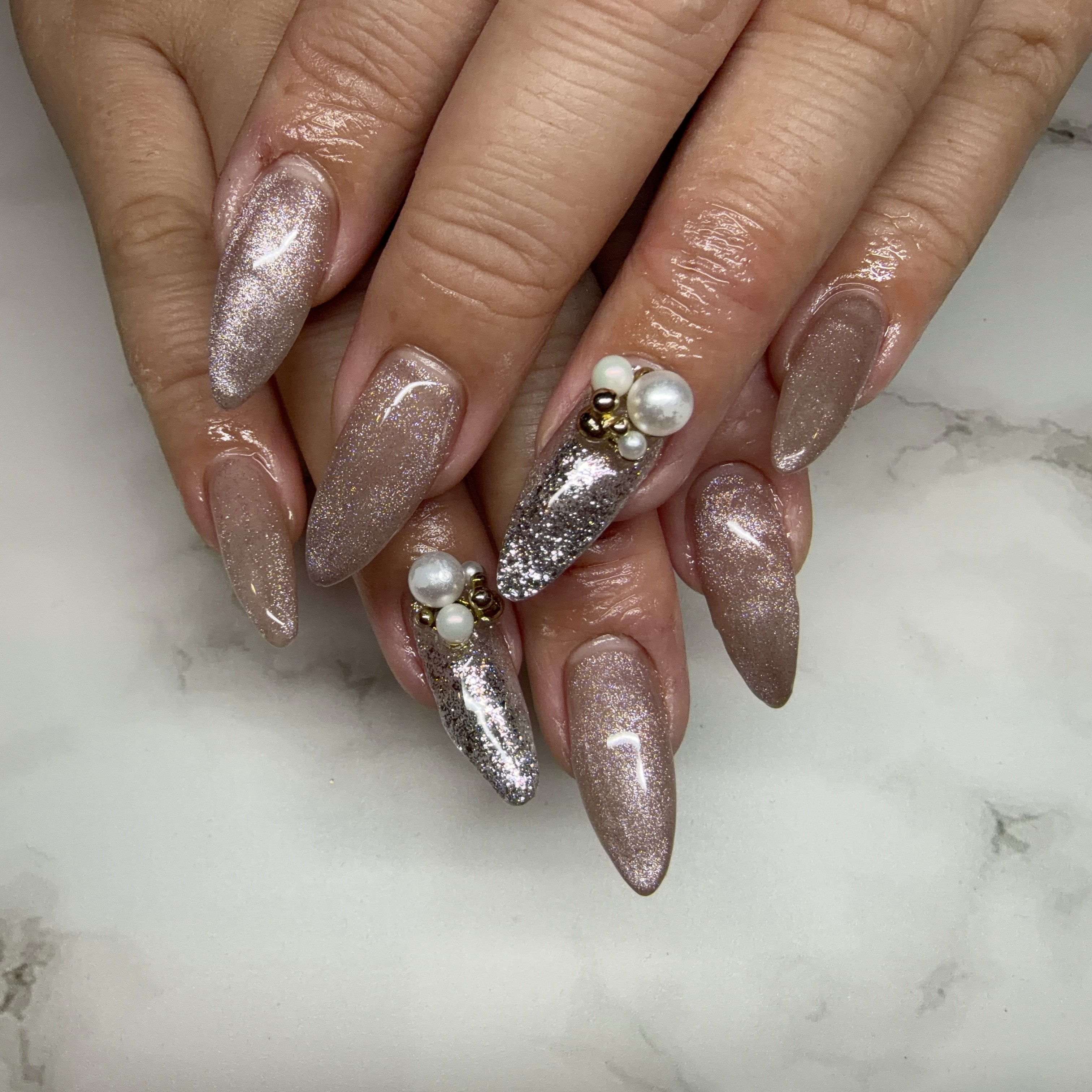 mona_nail